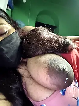 V-hot-swiet online show from October 3, 2025, 11:35 pm