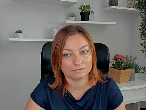 Snapshot of angelaSamt chatting on September 11, 2025, 12:27 pm angelaSamt online show from September 11, 2025, 12:27 pm