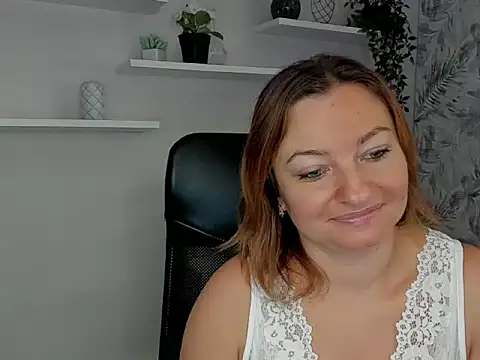 Snapshot of angelaSamt chatting on September 15, 2025, 5:40 am angelaSamt online show from September 15, 2025, 5:40 am