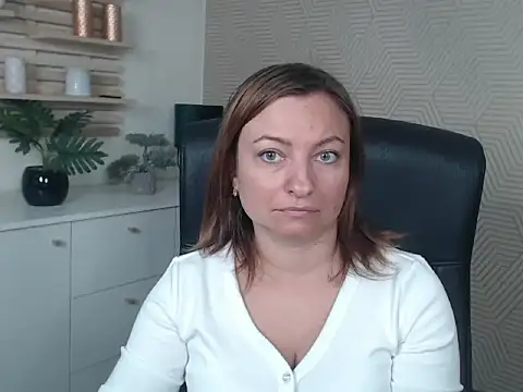 Snapshot of angelaSamt chatting on September 22, 2025, 5:42 am angelaSamt online show from September 22, 2025, 5:42 am