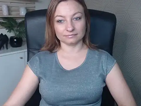 Snapshot of angelaSamt chatting on October 2, 2025, 5:36 am angelaSamt online show from October 2, 2025, 5:36 am