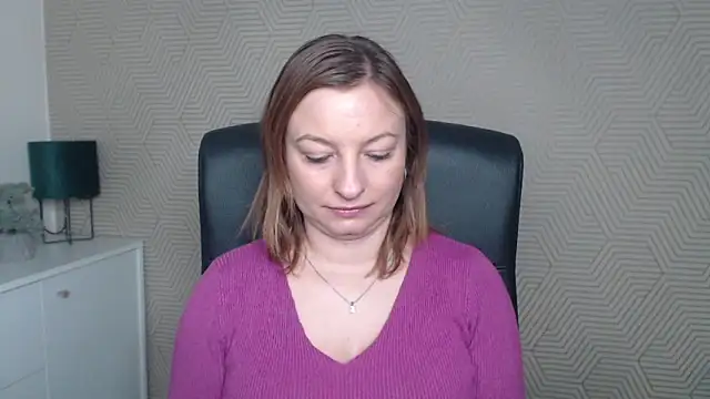 Snapshot of angelaSamt chatting on November 18, 2025, 6:40 am angelaSamt online show from November 18, 2025, 6:40 am