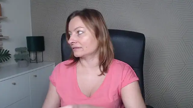 Snapshot of angelaSamt chatting on November 26, 2025, 6:58 am angelaSamt online show from November 26, 2025, 6:58 am