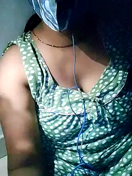 Snapshot of Alina-khan chatting on April 21, 2026, 6:44 pm Alina-khan online show from April 21, 2026, 6:44 pm