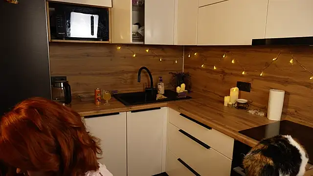 Snapshot of eliz_gallen chatting on November 13, 2025, 6:51 pm eliz gallen online show from November 13, 2025, 6:51 pm