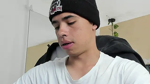 Muscle Scott online show from October 6, 2025, 12:13 pm