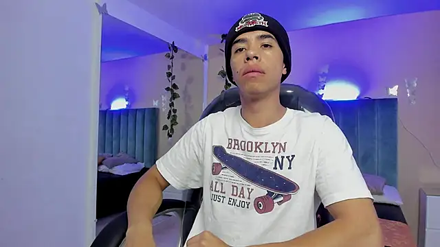 Muscle Scott online show from November 9, 2025, 1:53 pm