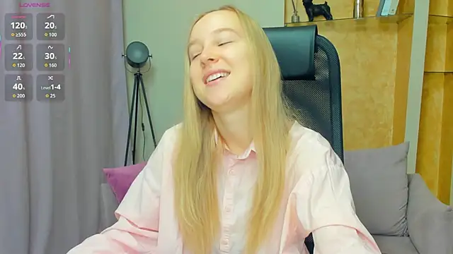 SoonMoor online show from November 24, 2025, 7:02 pm