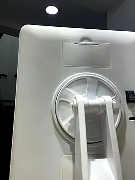 TiffanyyLam online show from October 11, 2025, 11:31 am