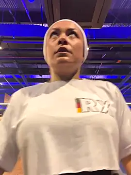 TiffanyyLam online show from October 15, 2025, 10:26 am