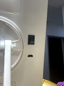 TiffanyyLam online show from October 21, 2025, 11:44 am