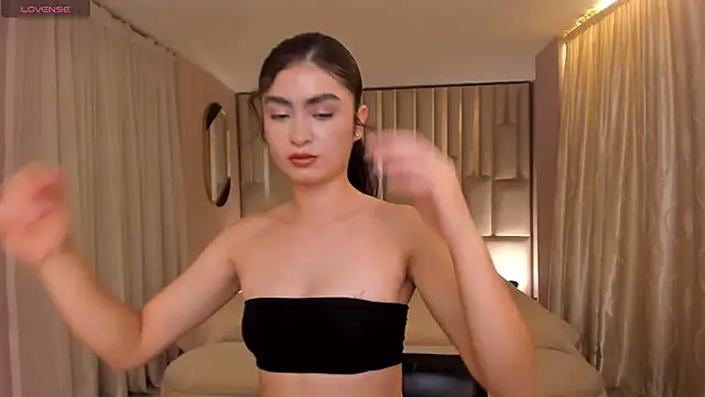 LucyWeiss  online show from September 10, 2025, 7:36 pm