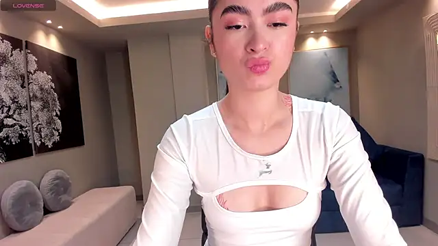 LucyWeiss  online show from October 13, 2025, 9:15 pm