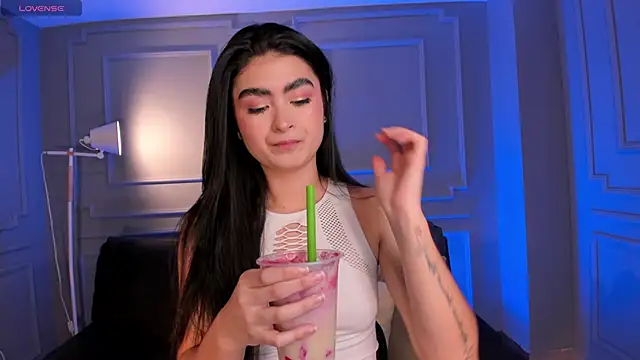 LucyWeiss  online show from November 5, 2025, 7:58 pm