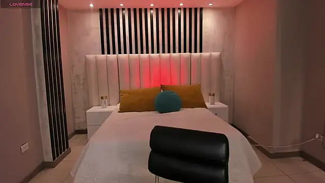 LucyWeiss  online show from November 10, 2025, 8:41 pm