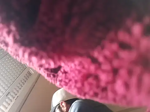 Snapshot of BeakedMezuza chatting on November 29, 2025, 12:30 pm BeakedMezuza online show from November 29, 2025, 12:30 pm