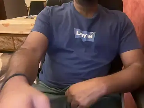 Snapshot of BobgaBonga chatting on November 9, 2025, 6:39 pm BobgaBonga online show from November 9, 2025, 6:39 pm