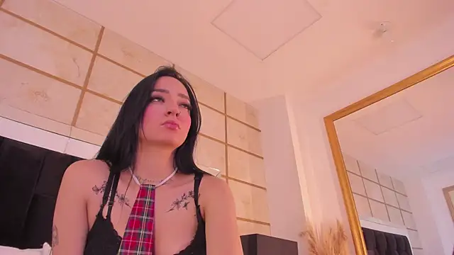 Snapshot of RoxyLior chatting on December 23, 2025, 3:59 am RoxyLior online show from December 23, 2025, 3:59 am