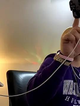 Brownroyal online show from October 19, 2025, 4:35 am