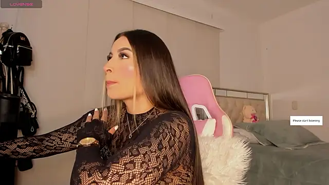 Snapshot of Lauuuuuuuu_ chatting on February 7, 2026, 3:32 am Lauuuuuuuu online show from February 7, 2026, 3:32 am