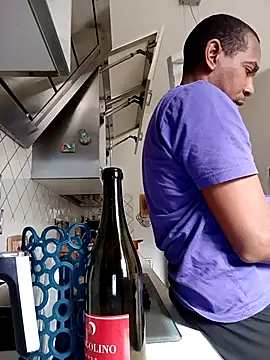 estrogeni online show from April 15, 2026, 6:42 am