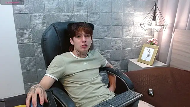 Iantwink18 online show from September 22, 2025, 1:02 pm