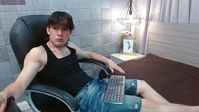 Iantwink18 online show from September 29, 2025, 1:05 pm