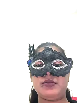 Family02 online show from December 3, 2025, 6:32 am