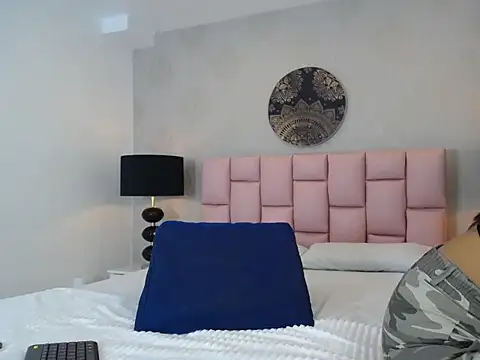 Maia Reficco online show from September 13, 2025, 12:27 pm