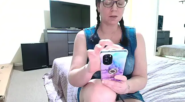 aussiepeaches online show from February 27, 2025, 11:10 am