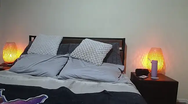 aussiepeaches online show from March 22, 2025, 11:32 am