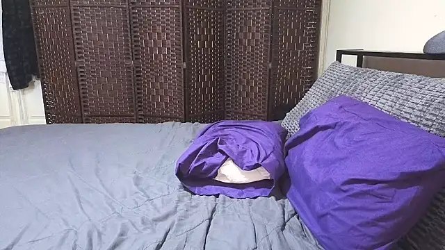 aussiepeaches online show from September 12, 2025, 2:22 am