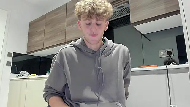 Snapshot of DominantAlex18 chatting on November 15, 2025, 8:44 am DominantAlex18 online show from November 15, 2025, 8:44 am