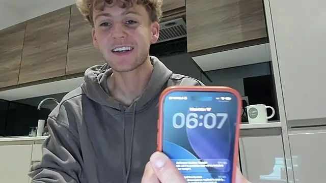 Snapshot of DominantAlex18 chatting on November 17, 2025, 6:08 am DominantAlex18 online show from November 17, 2025, 6:08 am