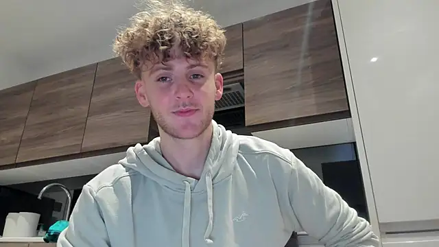 DominantAlex18 online show from December 19, 2025, 3:19 pm