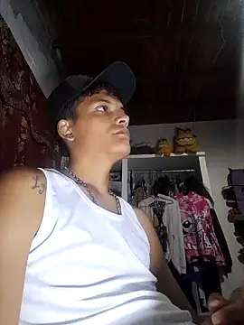 Snapshot of Ale_lux28 chatting on September 10, 2025, 4:12 am Ale lux28 online show from September 10, 2025, 4:12 am
