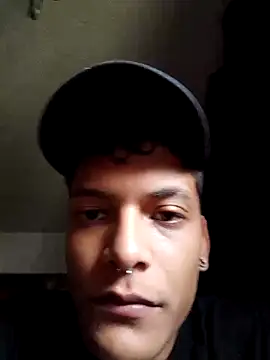 Snapshot of Ale_lux28 chatting on February 14, 2026, 4:37 pm Ale lux28 online show from February 14, 2026, 4:37 pm