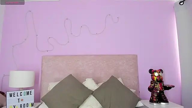 EmaRae1499 online show from September 25, 2025, 7:28 pm