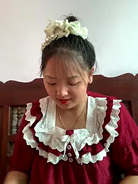 Snapshot of July-y chatting on September 10, 2025, 2:44 am July-y online show from September 10, 2025, 2:44 am