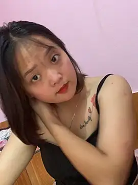 Snapshot of July-y chatting on September 11, 2025, 2:11 am July-y online show from September 11, 2025, 2:11 am