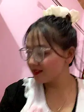 Snapshot of July-y chatting on September 11, 2025, 2:17 pm July-y online show from September 11, 2025, 2:17 pm