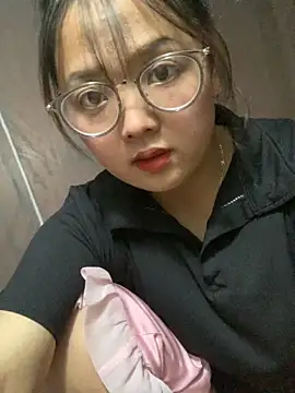 Snapshot of July-y chatting on September 13, 2025, 11:54 am July-y online show from September 13, 2025, 11:54 am