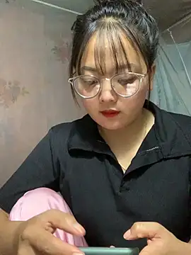 Snapshot of July-y chatting on September 14, 2025, 2:11 am July-y online show from September 14, 2025, 2:11 am