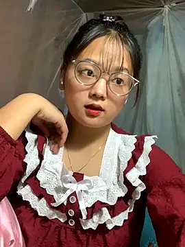 Snapshot of July-y chatting on September 14, 2025, 3:00 pm July-y online show from September 14, 2025, 3:00 pm