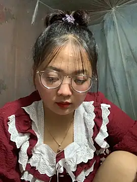 Snapshot of July-y chatting on September 15, 2025, 1:33 pm July-y online show from September 15, 2025, 1:33 pm