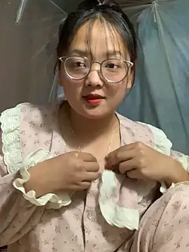 Snapshot of July-y chatting on September 16, 2025, 10:16 am July-y online show from September 16, 2025, 10:16 am