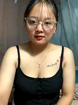 Snapshot of July-y chatting on September 17, 2025, 9:11 am July-y online show from September 17, 2025, 9:11 am