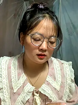 Snapshot of July-y chatting on September 19, 2025, 1:34 pm July-y online show from September 19, 2025, 1:34 pm