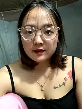 Snapshot of July-y chatting on September 20, 2025, 4:30 pm July-y online show from September 20, 2025, 4:30 pm