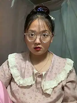 Snapshot of July-y chatting on September 21, 2025, 1:02 pm July-y online show from September 21, 2025, 1:02 pm